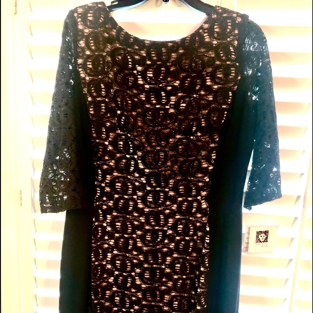 ANNE KLEIN Black and nude lace dress
